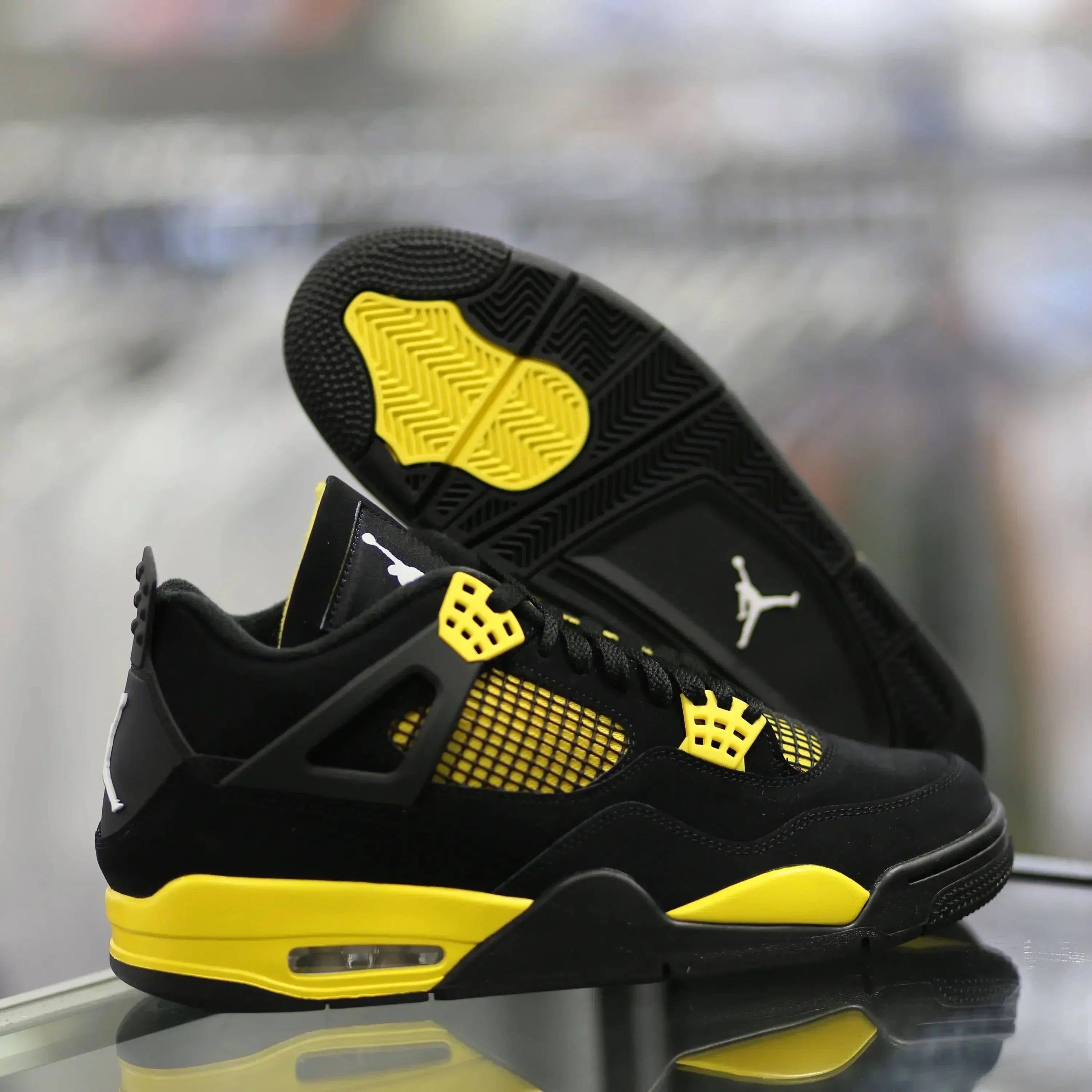 RELEASE RADAR: AIR JORDAN 4 “THUNDER” 2023