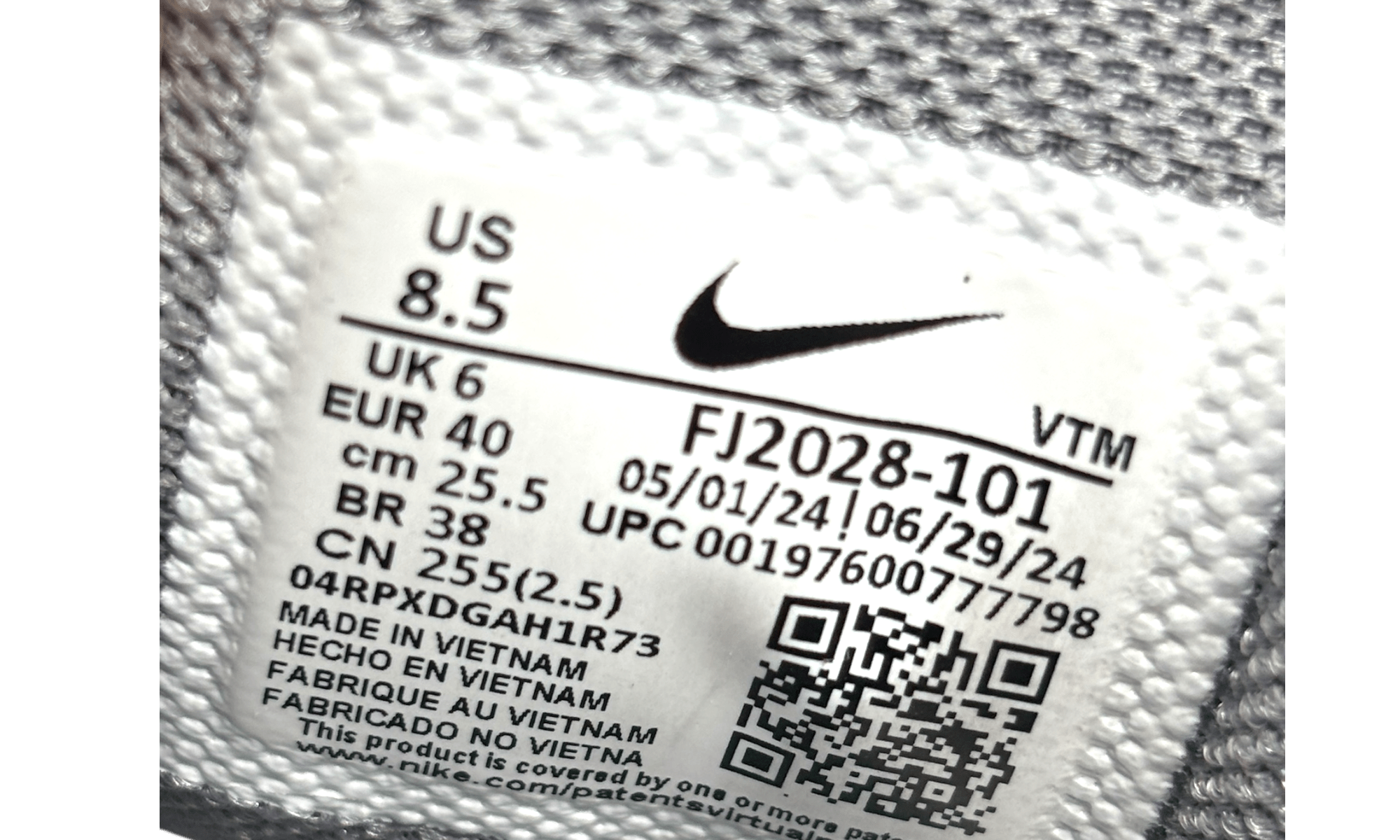 Nike Zoom Vomero 5 "White/Vest Grey" (PreOwned) (No Box)