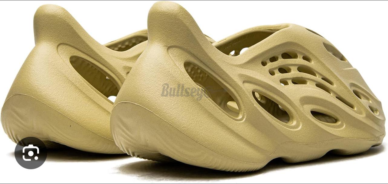 yeezy DNA Foam Runner "Sulfur"