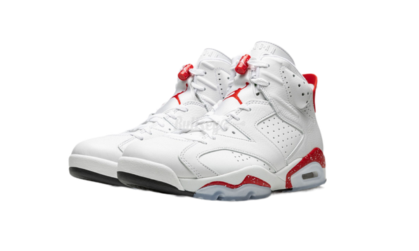 Air Jordan versions 6 Retro "Red Oreo”