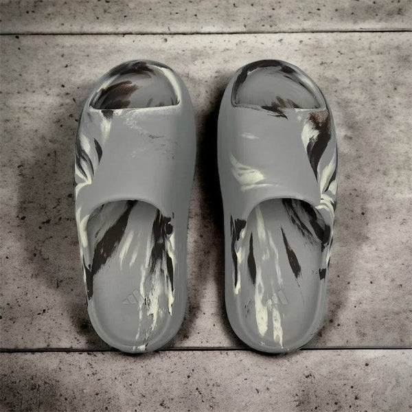 RELEASE RADAR: Yeezy Slide “Mx Moon”