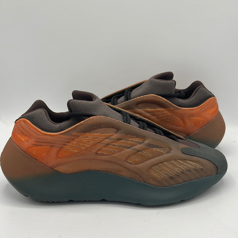 adidas light Yeezy 700 v3 Copper Fade PreOwned 2 800x