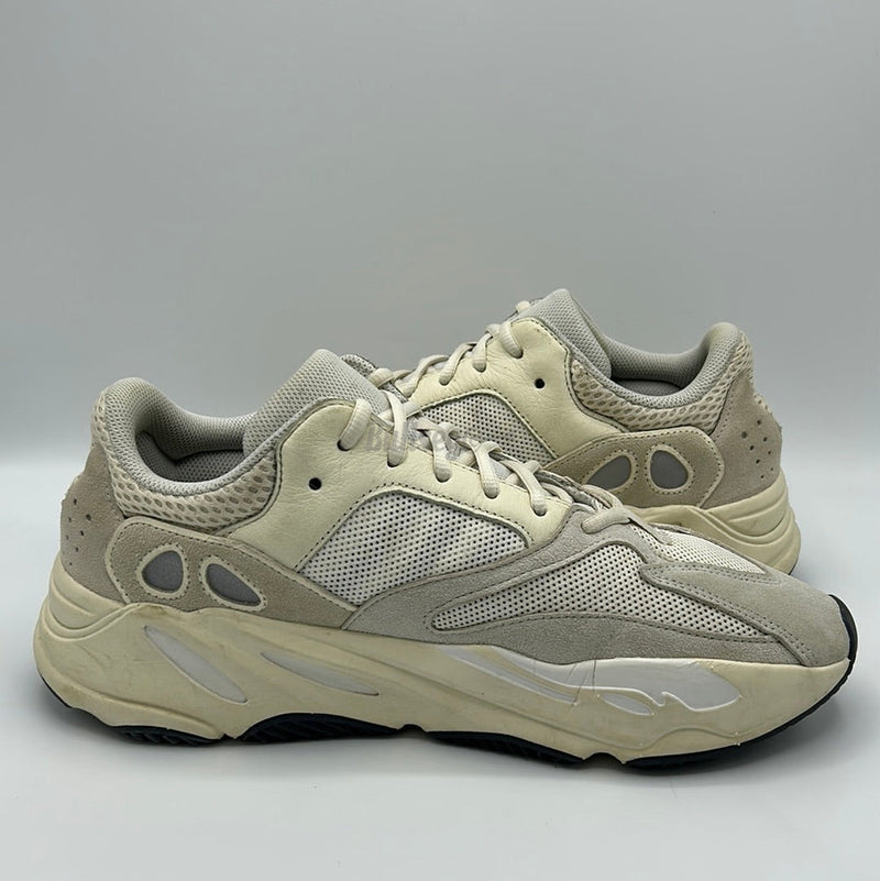 adidas price Yeezy Boost 700 "Analog" (PreOwned)