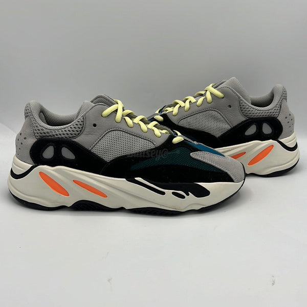 Adidas Yeezy Boost 700 Wave Runner PreOwned 2 f8cdef50 f92e 4c35 9691 0a50e6816eb6 600x