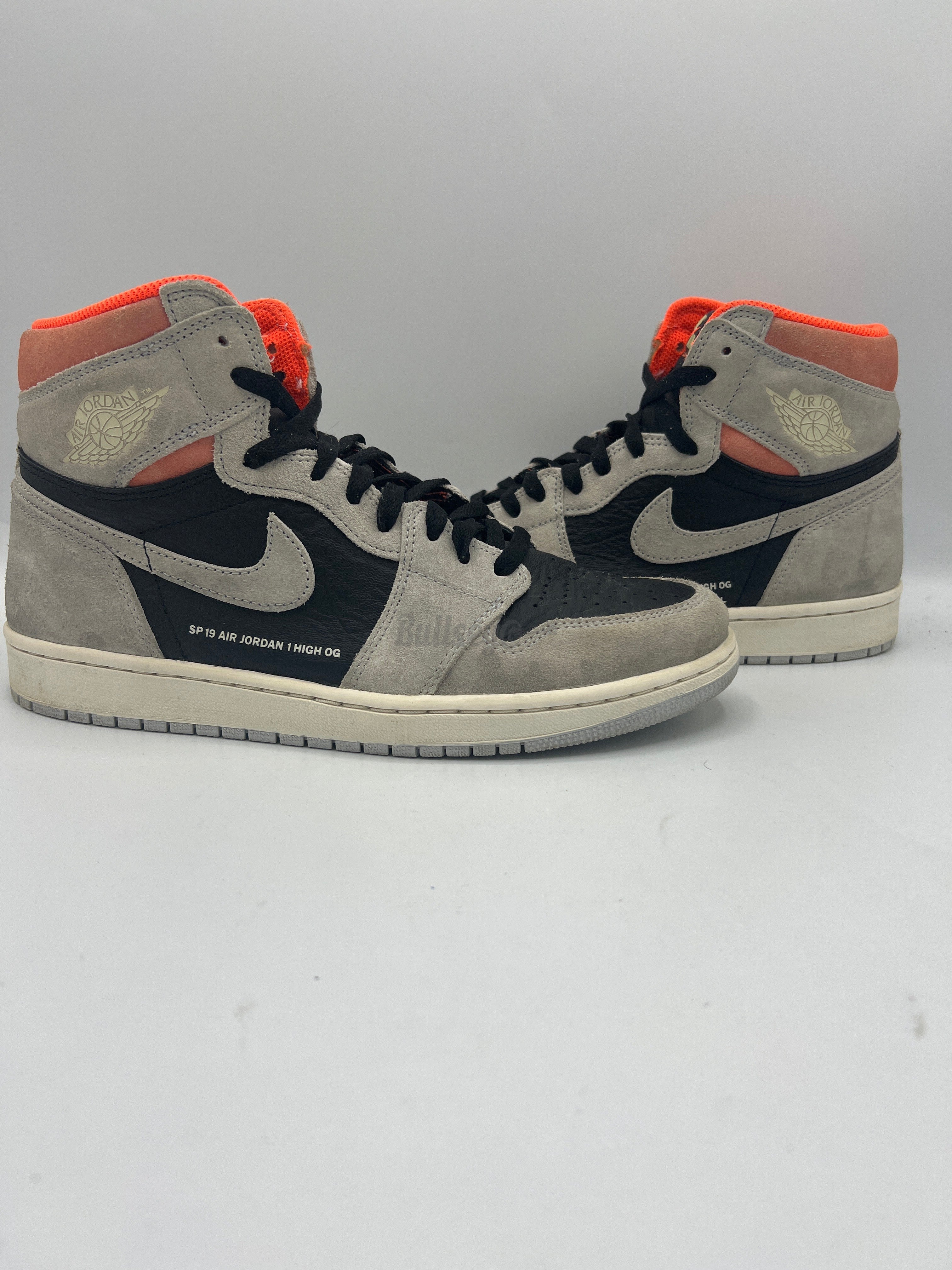 Air Jordan 1 Retro High "Neutral Grey Hyper Crimson" (PreOwned)