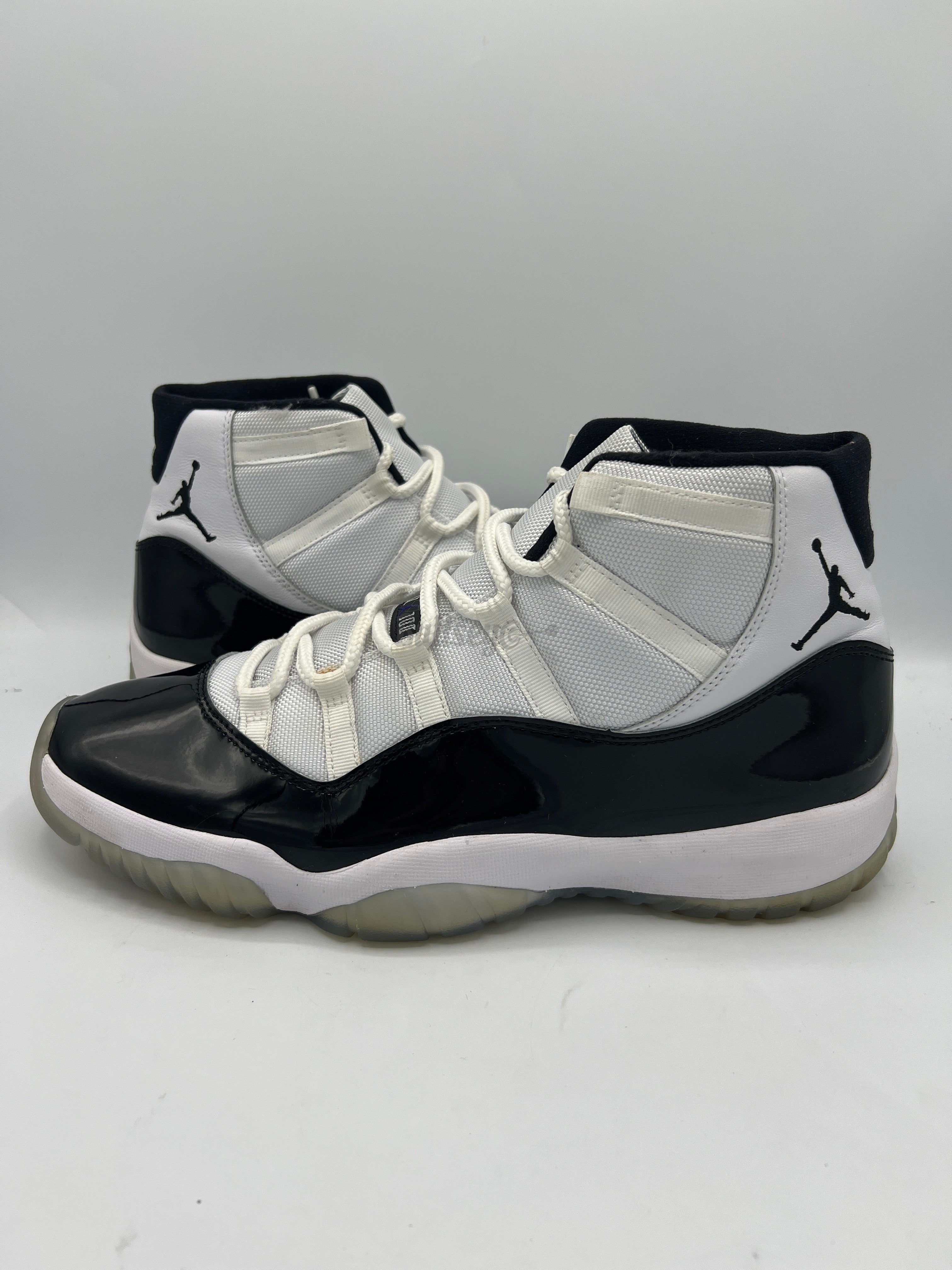 Air Jordan 11 Retro "Concord" (PreOwned)