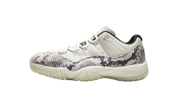 Looking to satisfy your Nike Air jordan TEEN 1 Mid Light Smoke Grey White Black woes1 Retro Low "Light Bone Snakeskin"-Urlfreeze Sneakers Sale Online