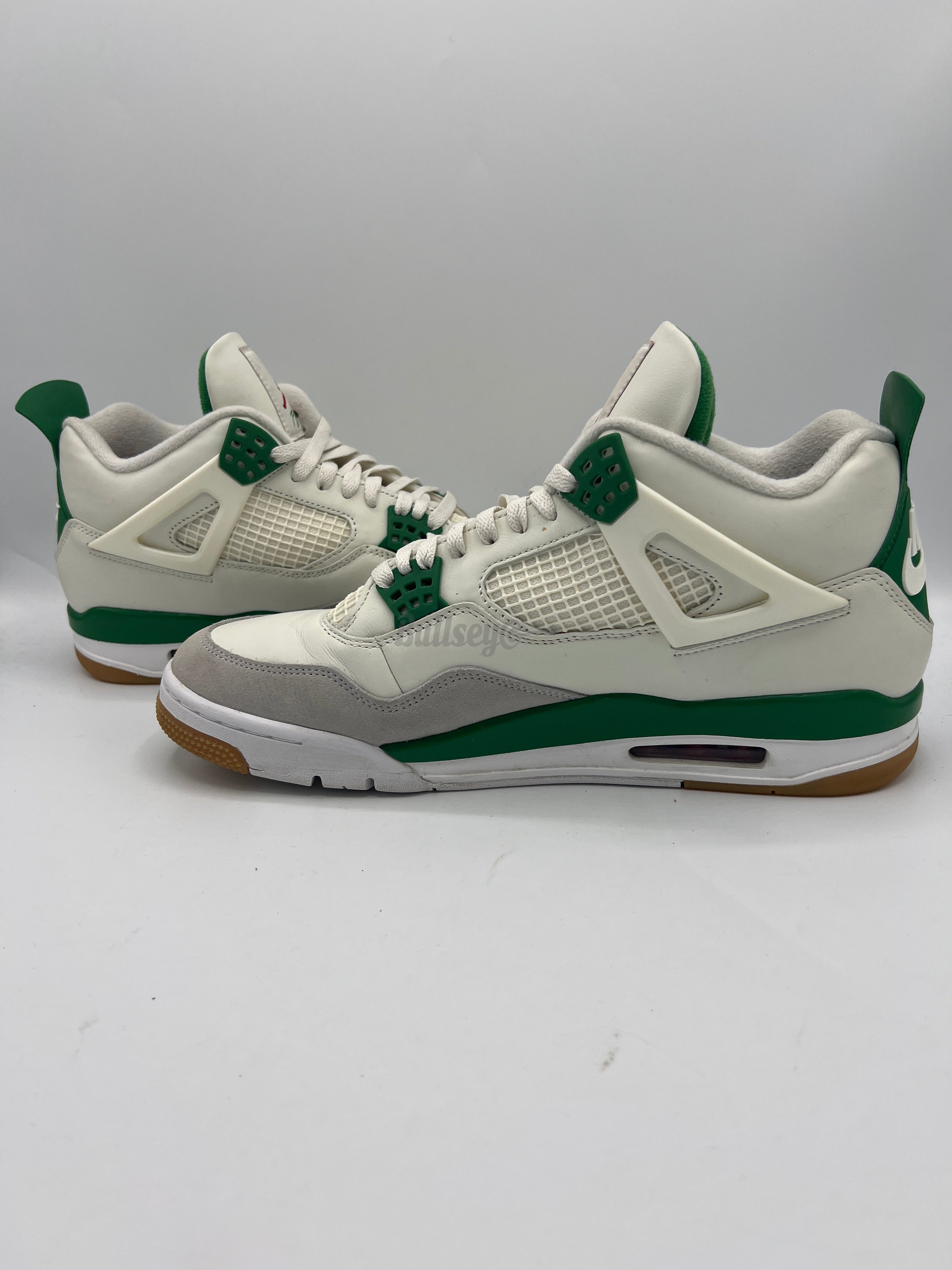 Air Jordan 4 Retro SB "Pine Green" (PreOwned)