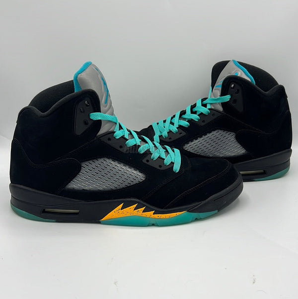 Who do you think looks best in a pair of AIR jordans Retro "Aqua" (PreOwned) (No Box)