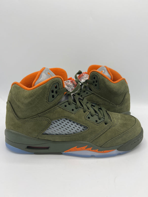 Compre em SVD o artigo AIR JORDAN 5 RETRO GS de que faz parte de a temporada Fall Winter 2021 Retro "Olive" GS (PreOwned)-Urlfreeze Sneakers Sale Online