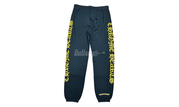Chrome Hearts Yellow Letter Black Sweatpants-Kendall Jenner arrived for a Fourth of July party wearing white sneakers