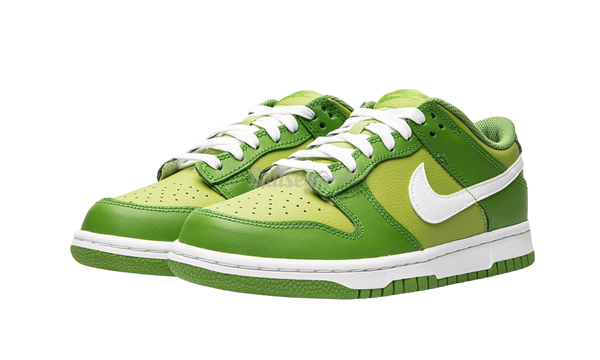 Nike background Dunk Low "Chlorophyll" GS