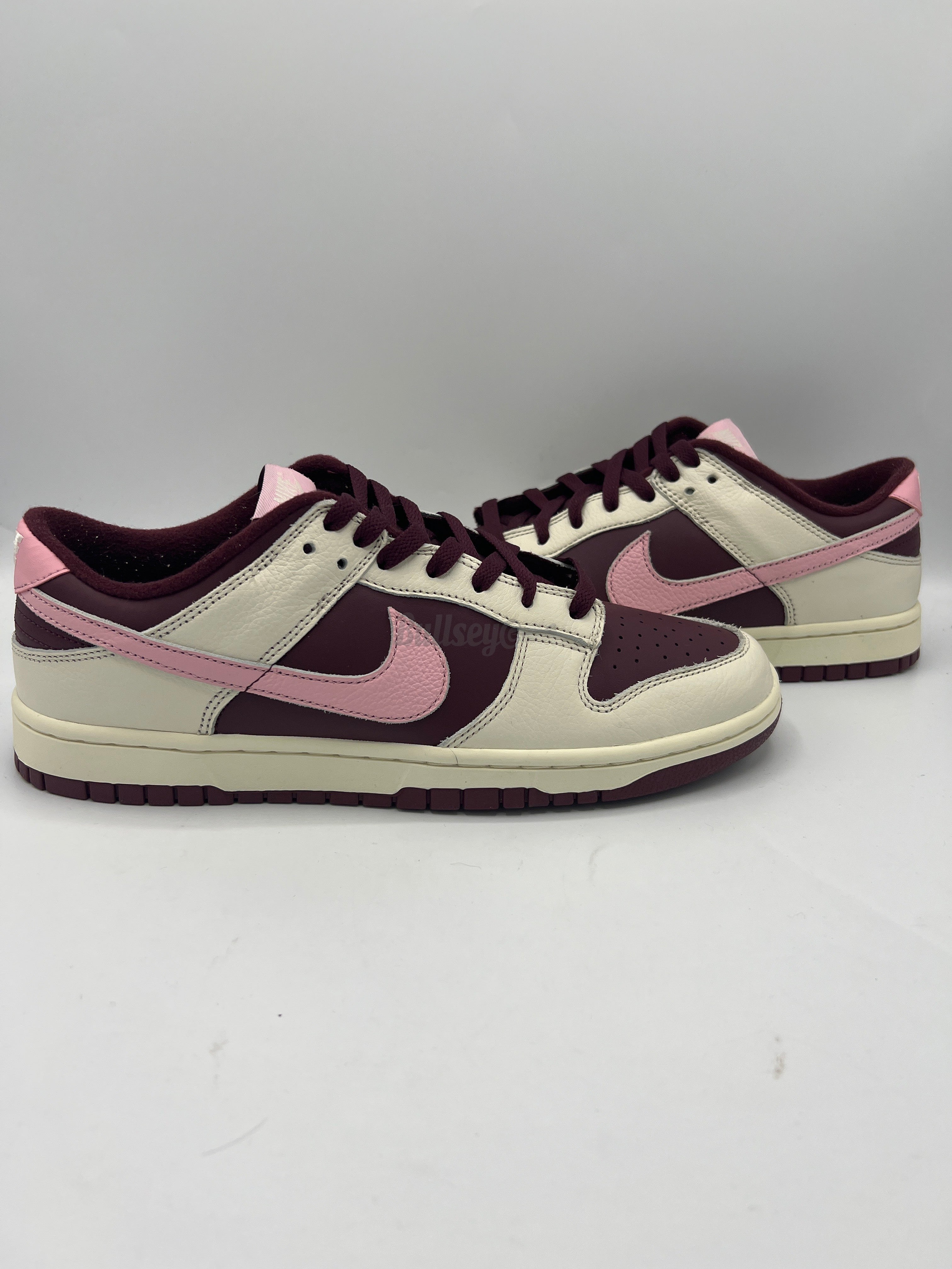 Nike Dunk Low "Valentine's Day" (PreOwned)