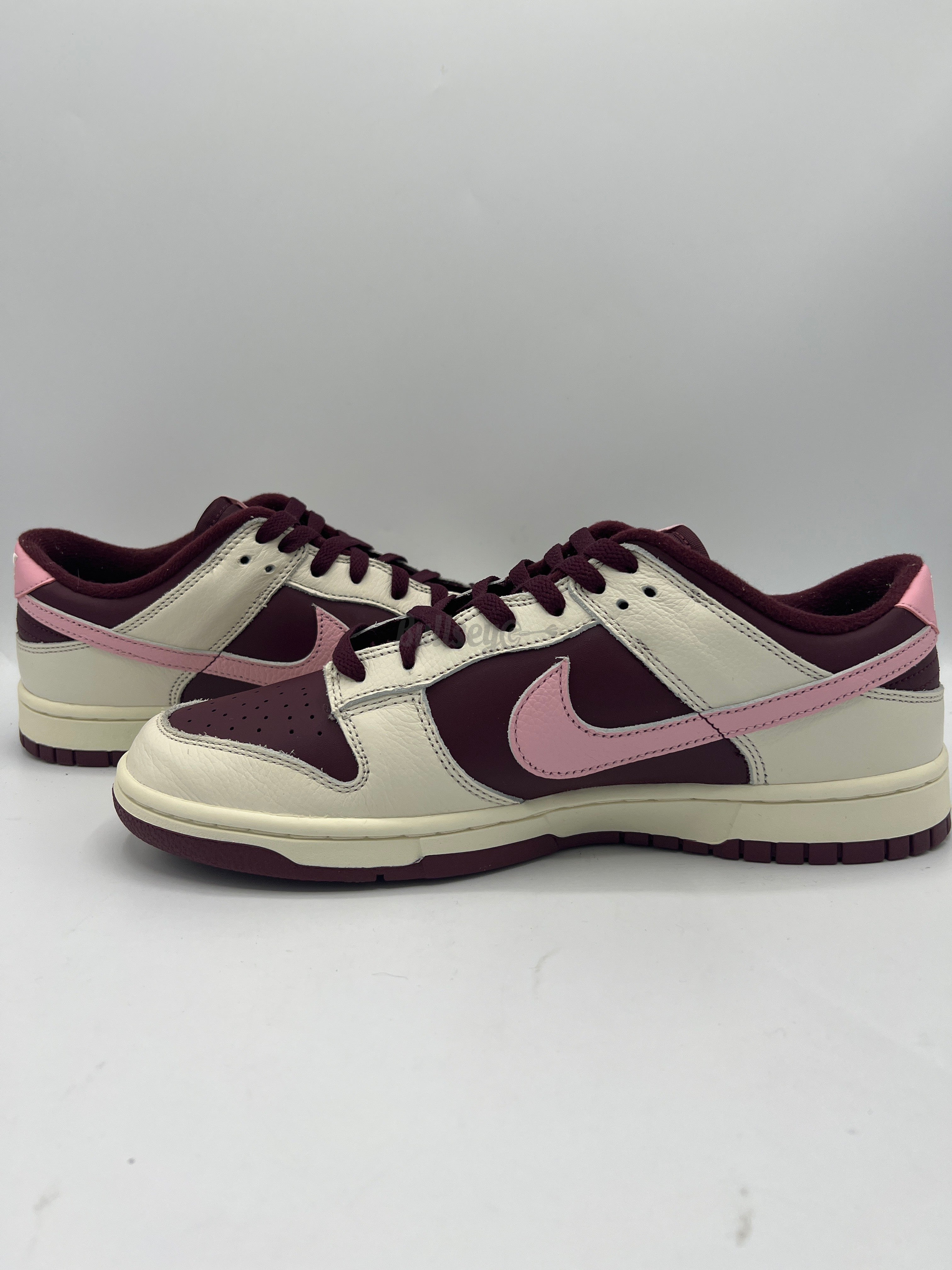 Nike Dunk Low "Valentine's Day" (PreOwned)