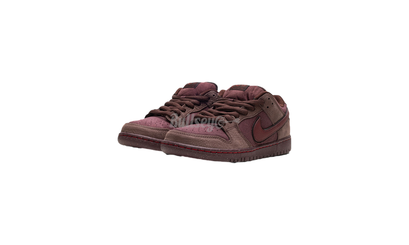 Nike SB Dunk Low "City Of Love Burgundy Crush"