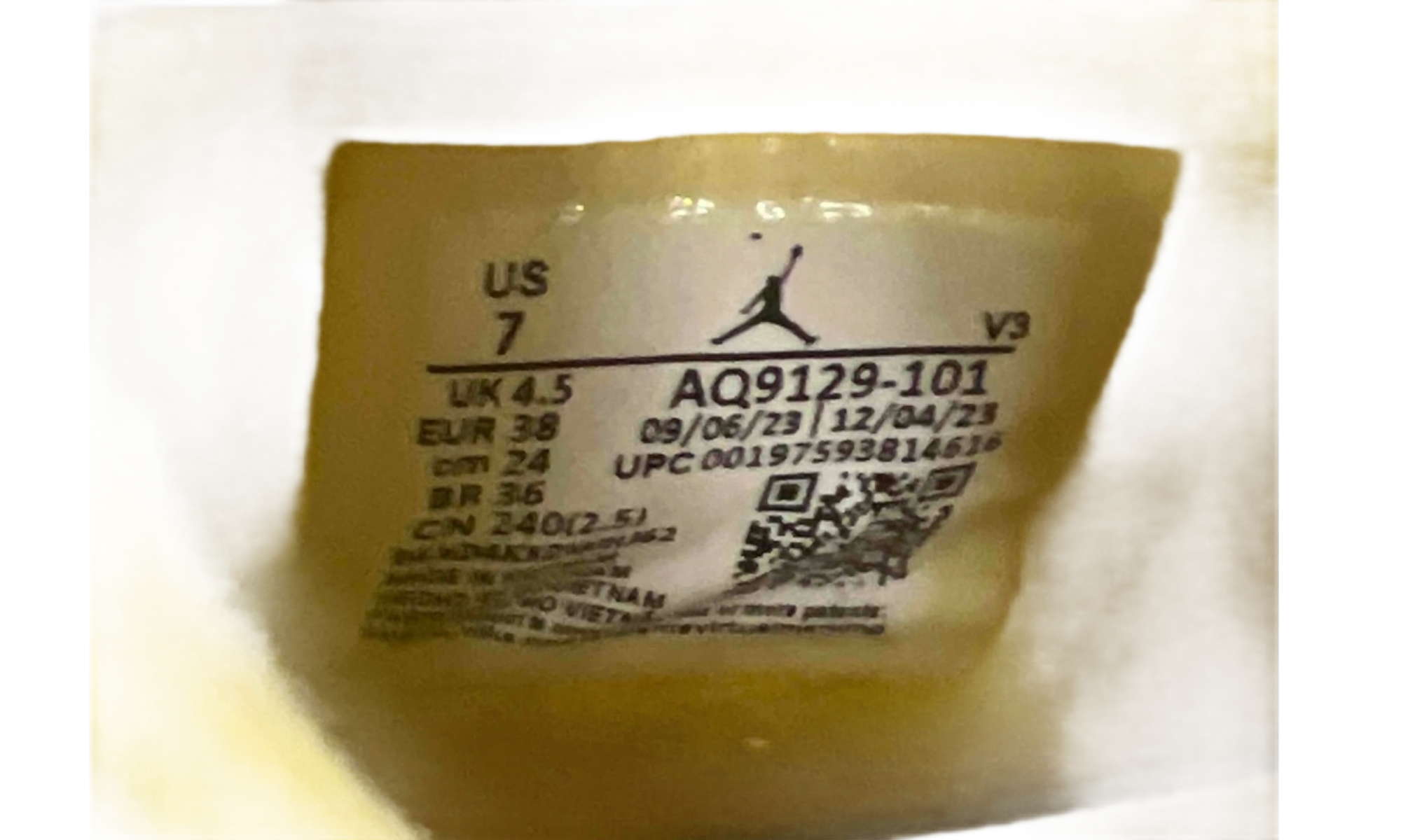 Air Jordan 4 Retro "Vivid Sulfur" (Womens) (Preowned)