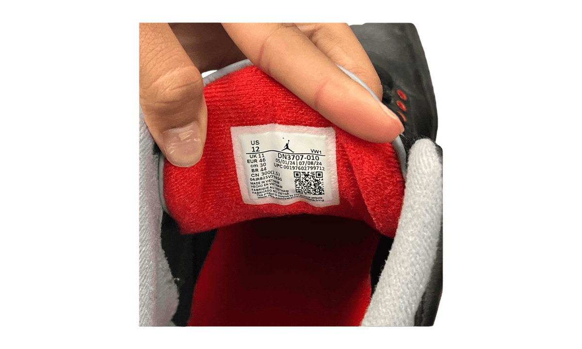 Air Jordan 3 Retro "Black Cement" (2024) (PreOwned)