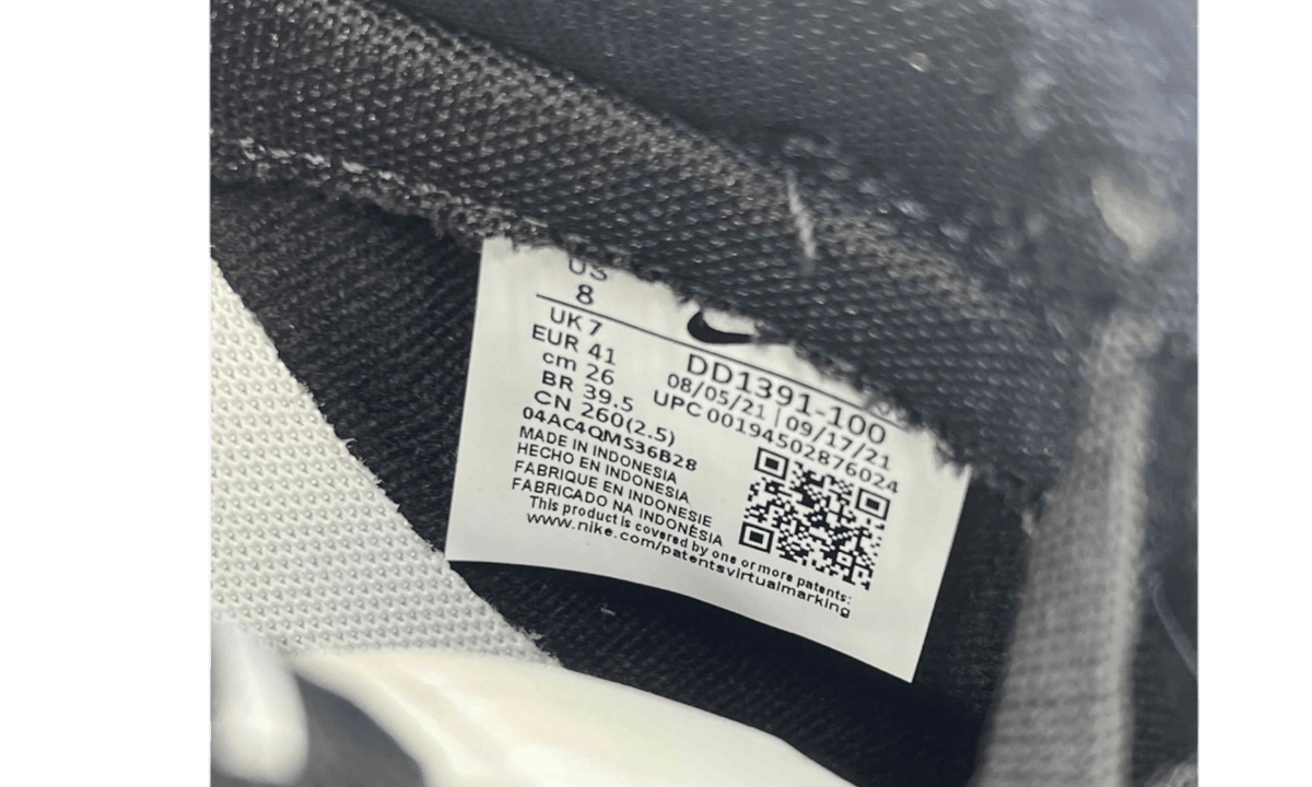 Nike Dunk Low "Panda" (PreOwned)