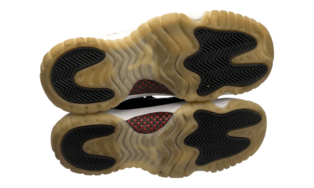 Jordan 11 Retro Low 72-10 (PreOwned) (No Box)