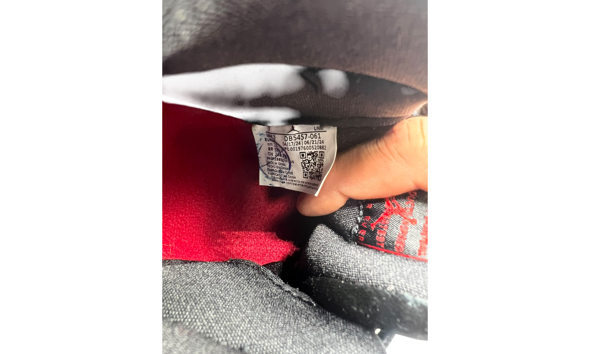 Jordan 11 Retro Bred Velvet (Women's) (PreOwned)