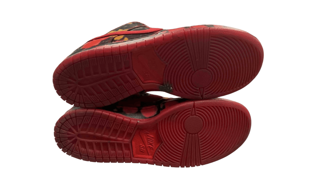 Nike SB Dunk Low The Wizard of Oz Poppy Field (PreOwned)