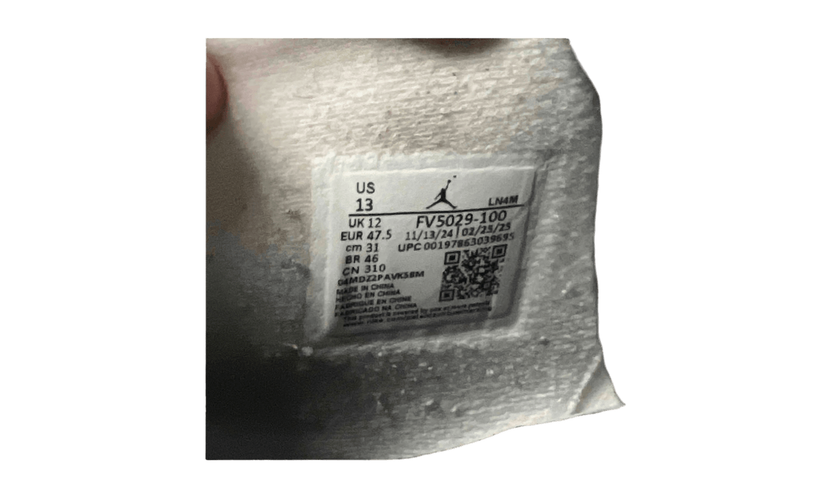 Jordan 4 Retro White Cement (2025) (PreOwned)