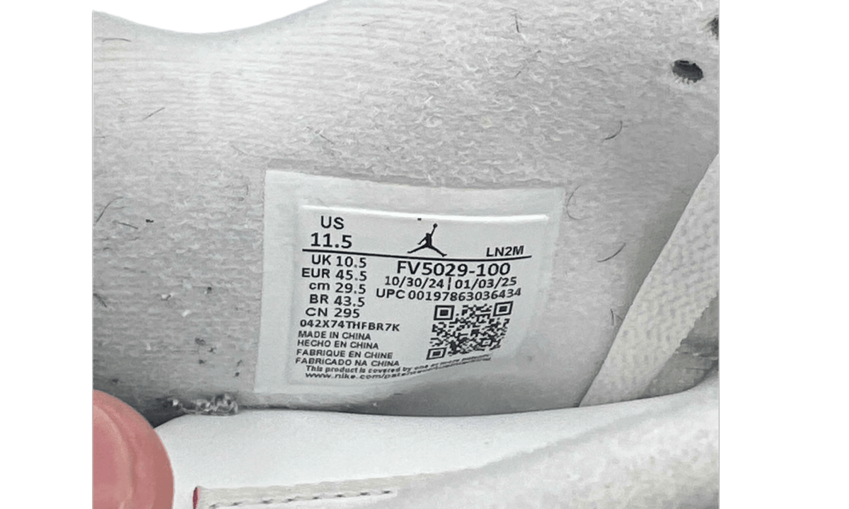 Jordan 4 Retro White Cement (2025) (PreOwned) (No Box)