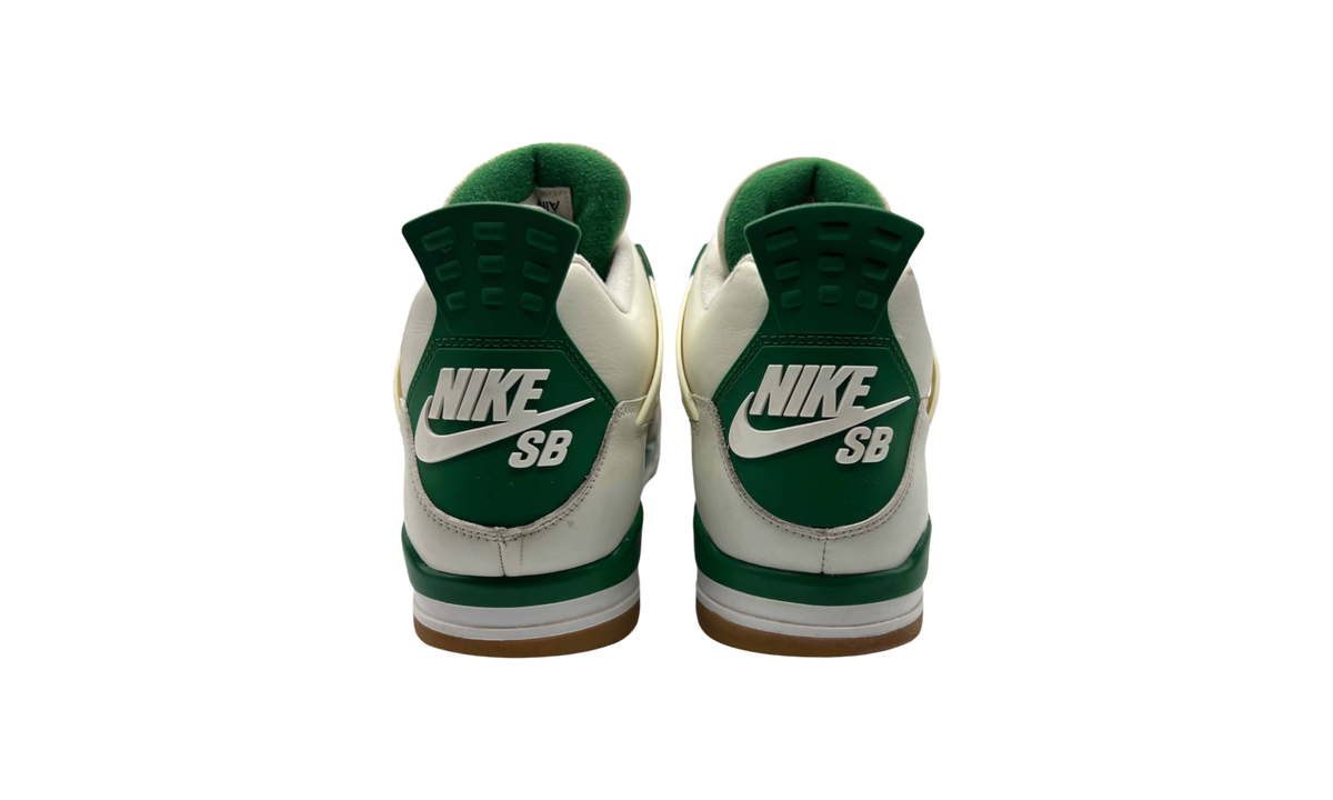 Jordan 4 Retro SB "Pine Green" (PreOwned)