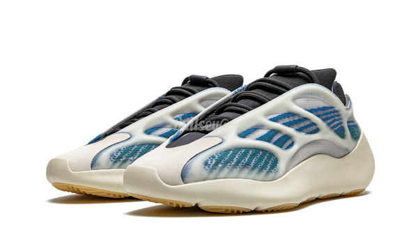 Adidas Yeezy 700 V3  “Kyanite” - Linen adidas Hardlopen Run Falcon Sneakers in babyblauw